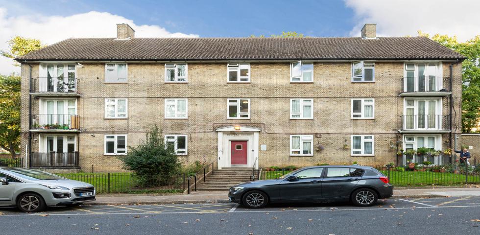 			4 BEDROOMS PLUS LOUNGE! , 4 Bedroom, 1 bath, 1 reception Flat			 Dormans Way, SWISS COTTAGE